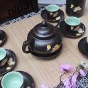 Bộ ấm chén đẹp dáng quả hồng vẽ sen vàng kèm phụ kiện (Men nâu)