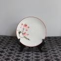 Đĩa sứ tròn vẽ tay Sen chỉ hồng phi 16cm (Kem) Đĩa sứ tròn vẽ tay Sen chỉ hồng phi 16cm (Kem)