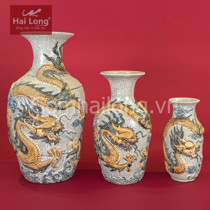 Lục bình trong bộ đồ thờ cúng bằng sứ bát tràng